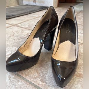 LIKE NEW. Patent brown MICHAEL Michael Kors heels.